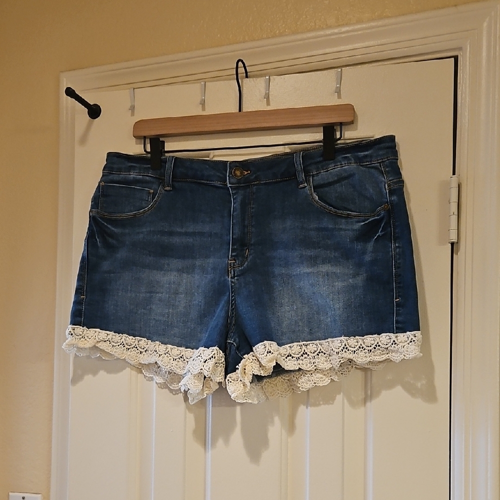 Chic Soul Blue and White Lace Trim Jean Shorts